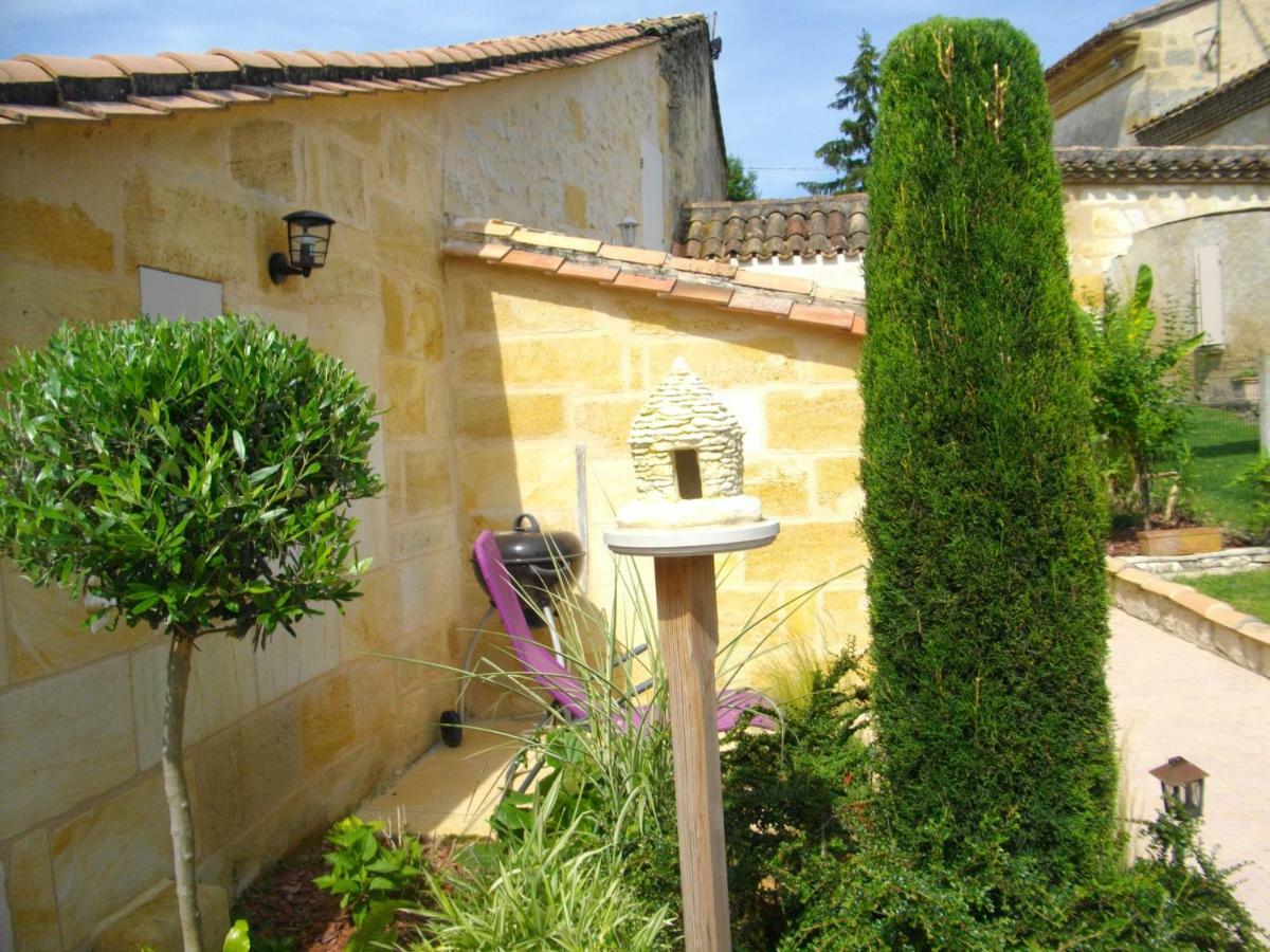 Gite Les Deux Meules Sainte-Colombe  エクステリア 写真
